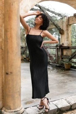 Liza Pleated Maxi Dress - Black